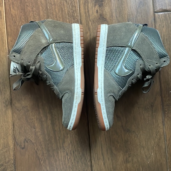 Nike Women’s Dunk Sky Hi Mesh Shoes - Picture 6 of 11